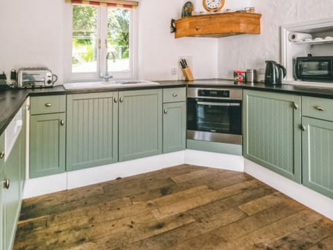 Kitchen | Shute Cottage, Manorbier
