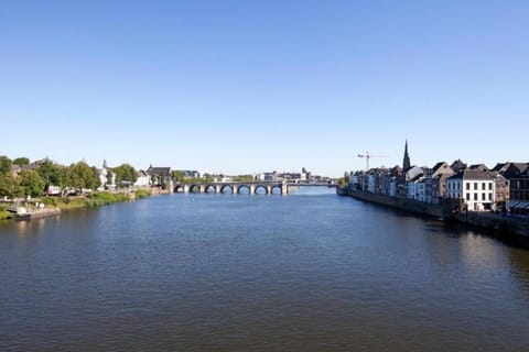 Region [summer] (&gt;5 km)