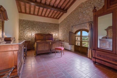 Amenities, Autumn, Bedroom, Room Detail, Spring, Summer