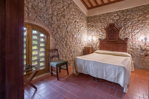 Amenities, Autumn, Bedroom, Room Detail, Spring, Summer