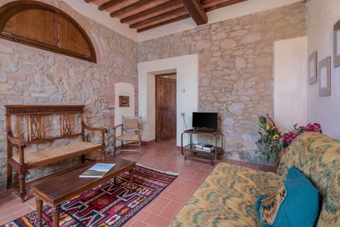 Amenities, Autumn, Living Room, Room Detail, Spring, Summer