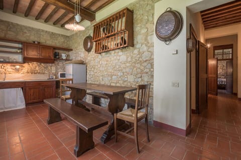 Amenities, Autumn, Dining Room, Kitchen, Room Detail, Spring, Summer