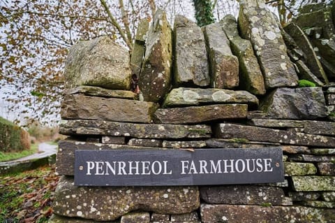 Penrheol Farmhouse, Llechfaen - Host & Stay