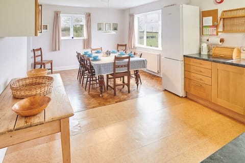 Penrheol Farmhouse, Llechfaen - Host & Stay