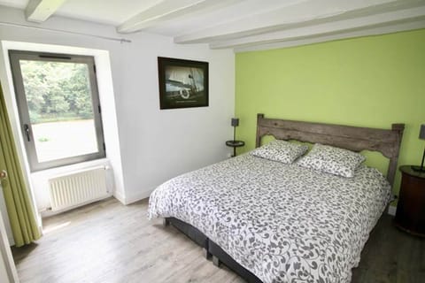 chambre cosy, vue sur l'étang Gîte la Hunaudaye