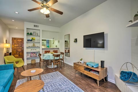 New Braunfels Vacation Rental | 2BR | 1BA | 987 Sq Ft | Stairs Required