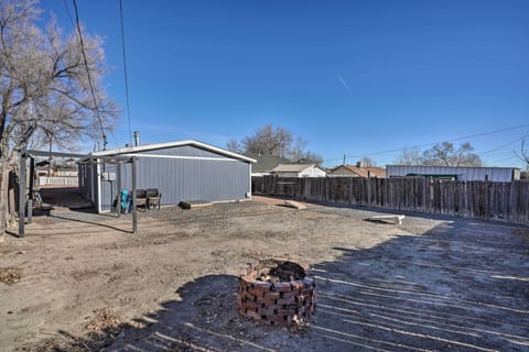 Private Yard | Fire Pit | Cornhole