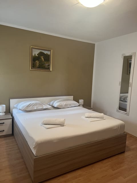 2 bedrooms, in-room safe, free WiFi, bed sheets