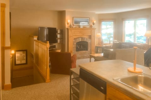 Dog-friendly condo with W\/D & fireplace - ski in\/out on Grammy Jay Trail Apartment in Jay