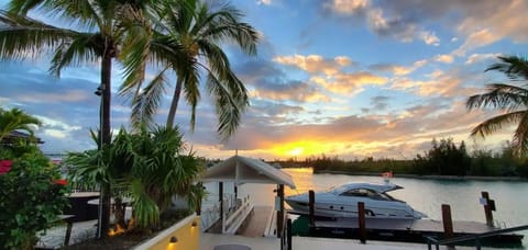 Beach nearby, sun loungers, beach towels