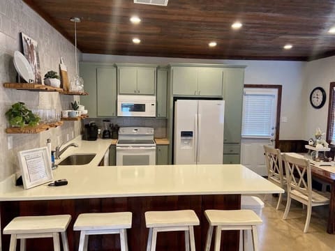 Bright, clean, and ready for your next meal.