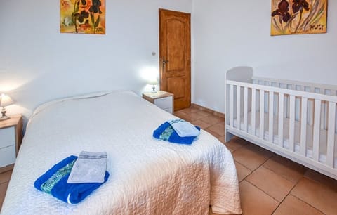 4 bedrooms, iron/ironing board, travel crib, free WiFi