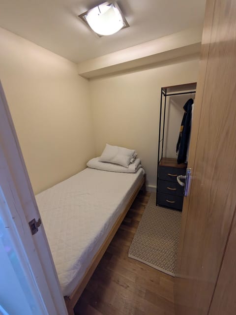 Bedroom 2 (Small Double)