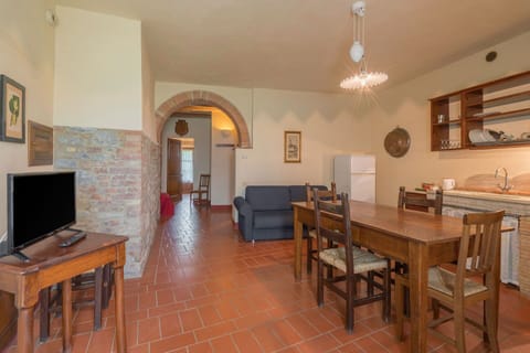 Amenities, Autumn, Kitchen, Living Room, Room Detail, Spring, Summer