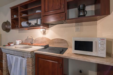 Amenities, Autumn, Kitchen, Room Detail, Spring, Summer