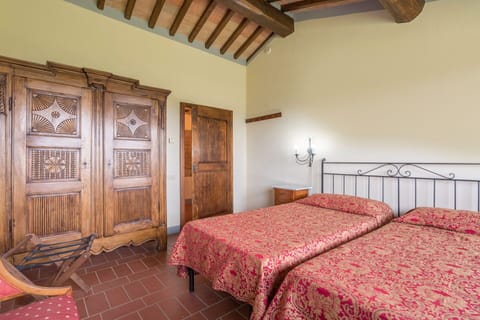 Amenities, Autumn, Bedroom, Room Detail, Spring, Summer