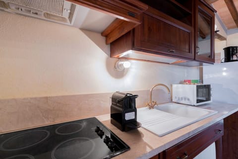 Amenities, Autumn, Kitchen, Room Detail, Spring, Summer