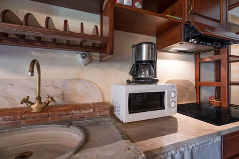 Amenities, Autumn, Kitchen, Room Detail, Spring, Summer