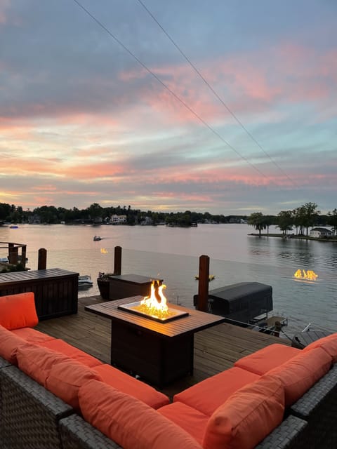 Enjoy the beautiful lake views on the spacious back deck !  