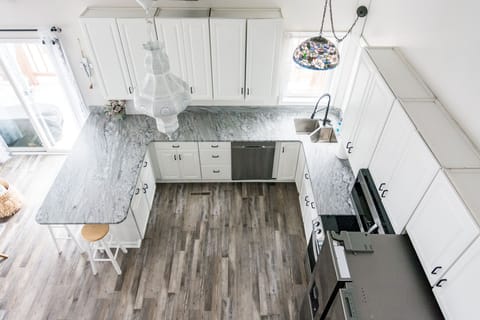 Leathered granite countertops and stainless appliances