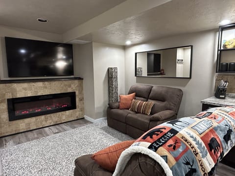 Smart TV, fireplace