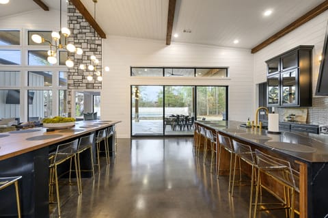 Kitchen Island with seating for 6