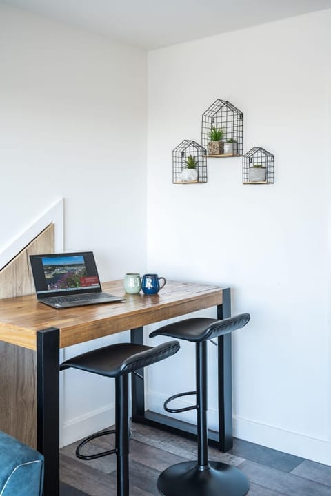 A breakfast bar at Porthleven View, Cornwall