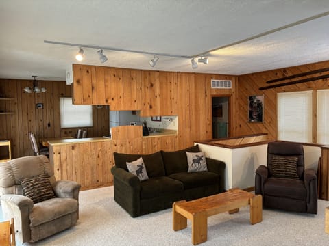 Cozy Cabin, View of Boyne Mountain! Skybridge, Snowboard, Ski, Golf ...