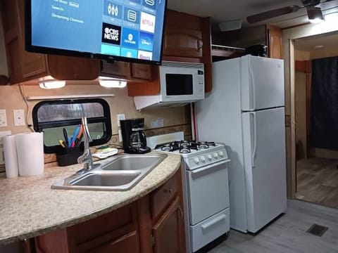 Microwave, oven, stovetop, coffee/tea maker