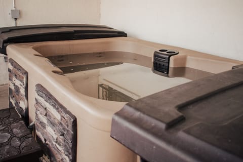 Indoor spa tub