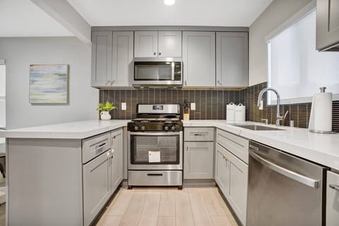 Full Size Kitchen