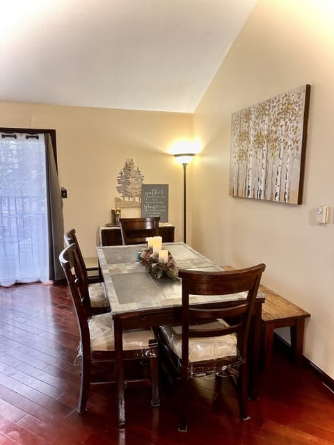 Dining area with seating for 7.
