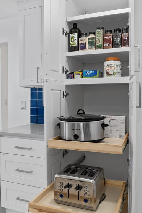 crock pot and roasting pan for cooking larger family meals