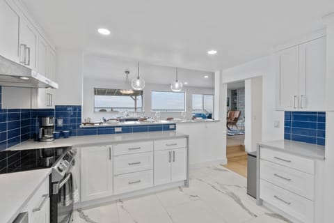 plenty of counter tops for entertaining or enjoying a large family meal