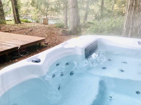 Outdoor spa tub