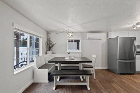 Dining Breakfast Nook