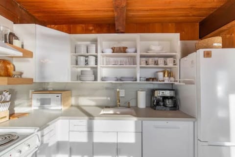 There is both more formal and informal plateware for 8.