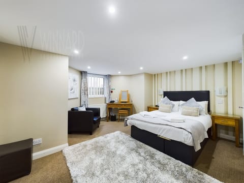 Front Bedroom Champagne Suite