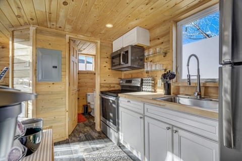 The tree house is equipped with all kitchen basics you can think of!