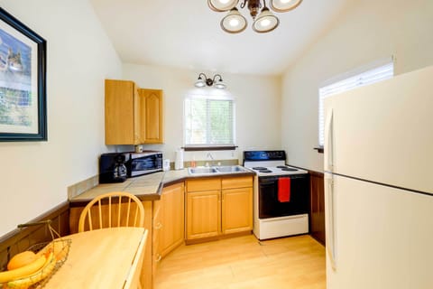 Kitchen | Stove/Oven | Coffee Maker | Microwave | Refrigerator