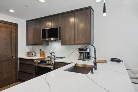 charterc430-8978_53659220358_o