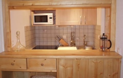 Hatch from living room through to kitchen