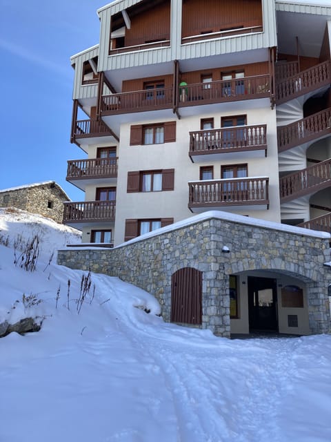 Hameau du Borsat - ski to the door!