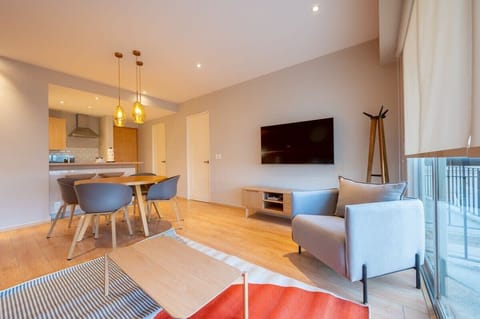 Modern and sophisticated dining room