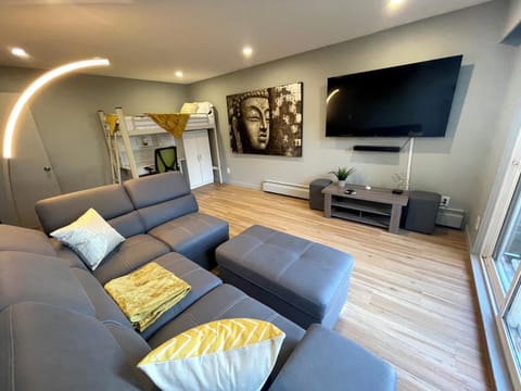 Living area | Smart TV, video library