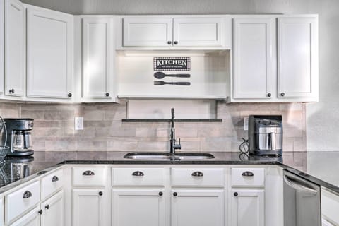 Kitchen | Coffee Maker | Trash Bags & Paper Towels Provided