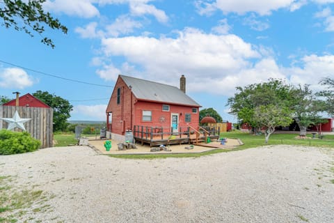 Fredericksburg Vacation Rental | 1BR | 1BA | 850 Sq Ft | Stairs to Access