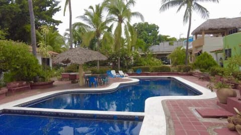 Shared common area pool