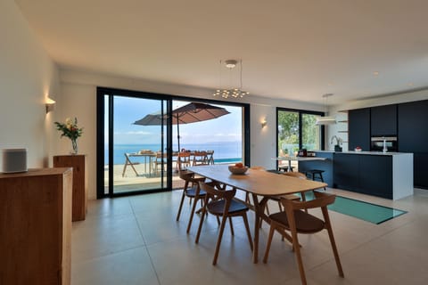 Kitchen and dining room open onto the terrace. Apartment 4
Non-contractual photo