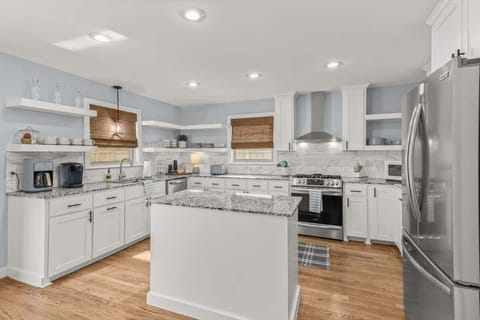 Gourmet kitchen: Fully equipped kitchen with stainless appliances, quartz countertops, & cookware for your inner chef.